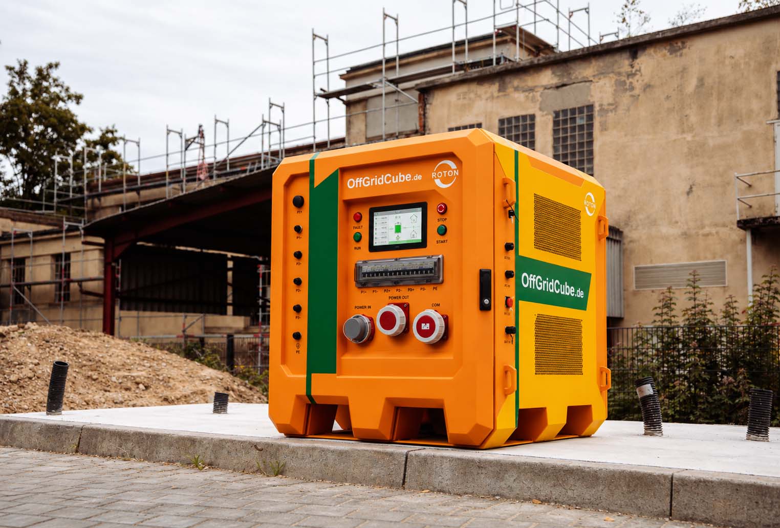 offgrid%20draussen%20mit%20display%20klein%20webseite image
